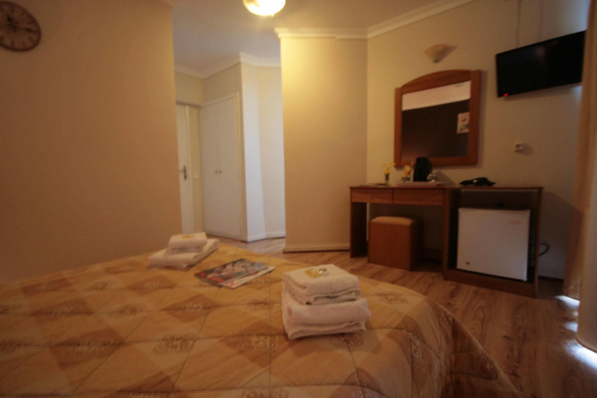Voúla Parthenis Riviera Hotel מראה חיצוני תמונה